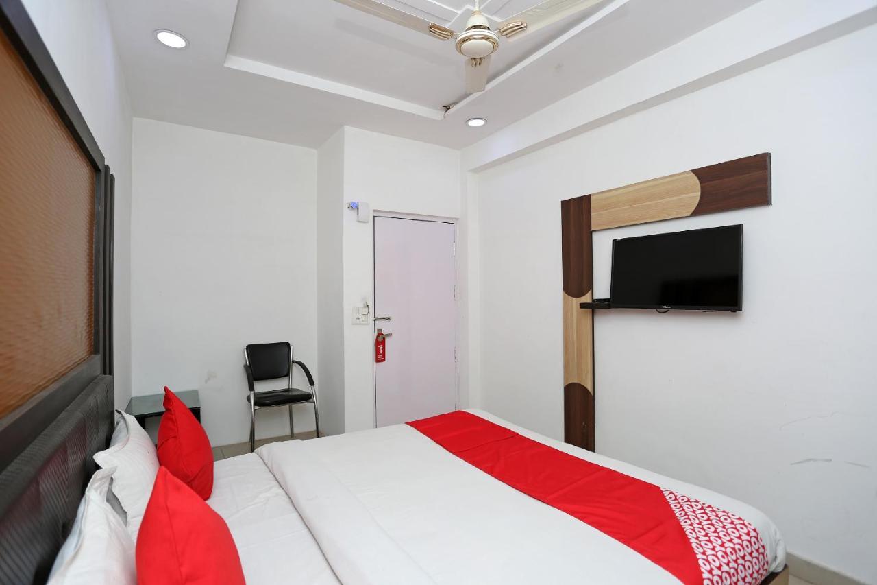 Oyo 13125 Gwal Palace Hotel